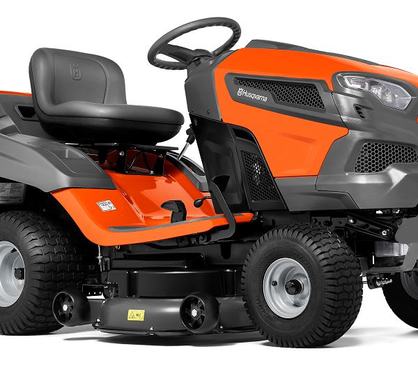 HUSQVARNA TC 242 T mit Schneeschild 120Plus & Gartentraktoren Anhänger 275