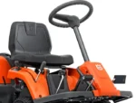 Husqvarna Frontmäher R 112C mit Mähdeck Combi 85 – Winterpaket mit Schneeschild, Gummileiste und Schneeketten – Modell 2023 – Bild 5