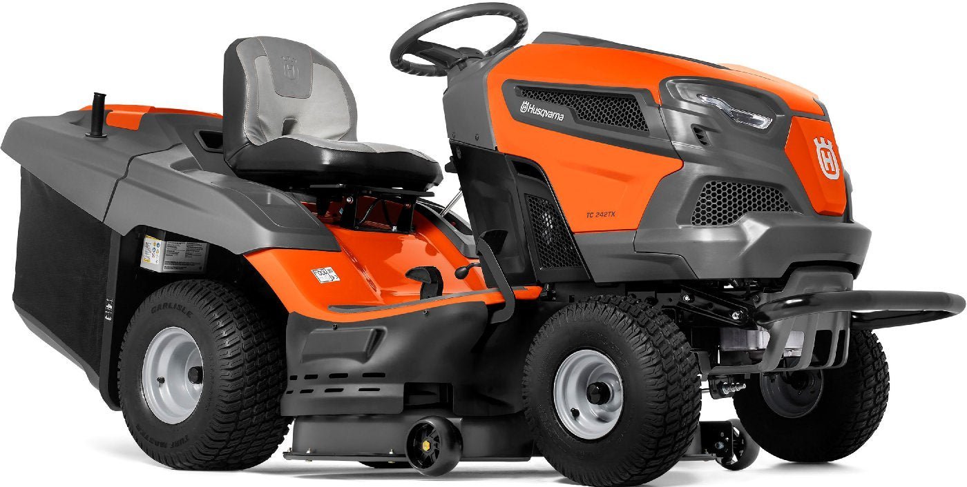 Husqvarna_TC_238TX_20200221_5d4ef5a4-bd55-4b4c-b0cd-93972e3b3757_1800x1800.jpg Husqvarna Rasentraktor TC 238TX – Modell 2022 – Bild 1