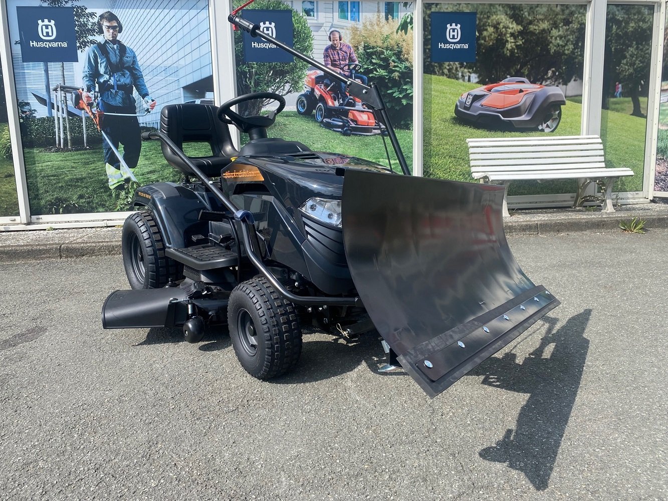 Pro-228_108Winter_004-2.jpg BLACK EDITION Rasentraktor PRO 228/108 Twin HS mit Winterpaket 120 Plus – Bild 1