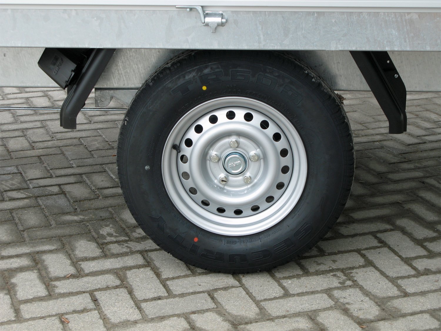 Hapert Azure H-1 – 750 – 2600 x 1500 – Bereifung 185/70R13 – Bild 13
