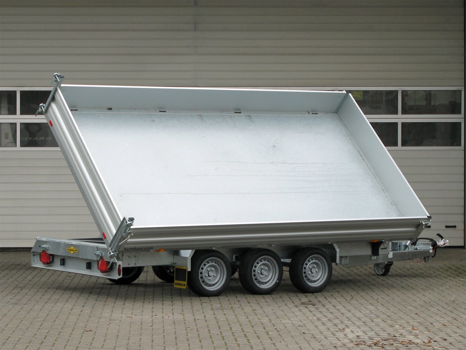 hu3027-1_humbaur_htk_350041_alu_tridem_1PWWJcTfvf8ZoA.jpg Humbaur HTK 3500.41 ALU Tridem 3 Achser mit E-Pumpe – Bild 1