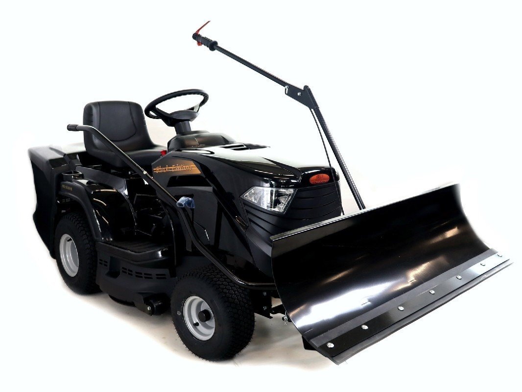 k_black-edition-h-winter-165-84_1.jpg Black Edition PRO 165/84 H Rasentraktor mit Schneeschild 110 Plus – Bild 1